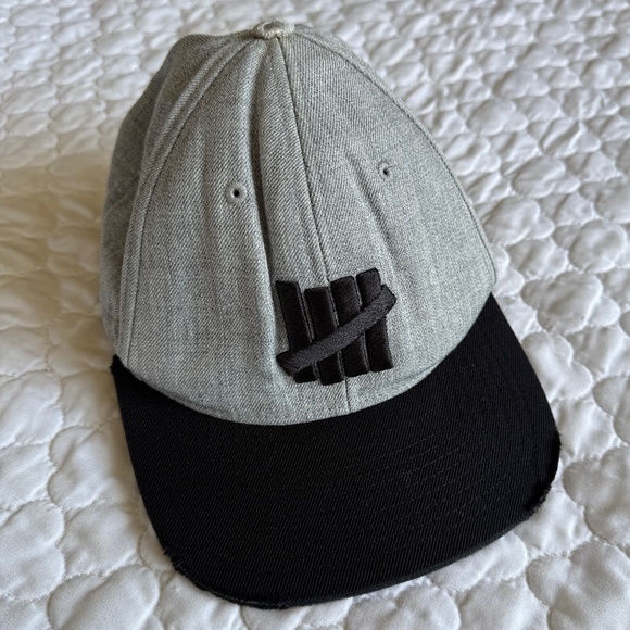 Undefeated Distressed Cap / Hat in Grey & Black Adjustable - Picture 1 of 6